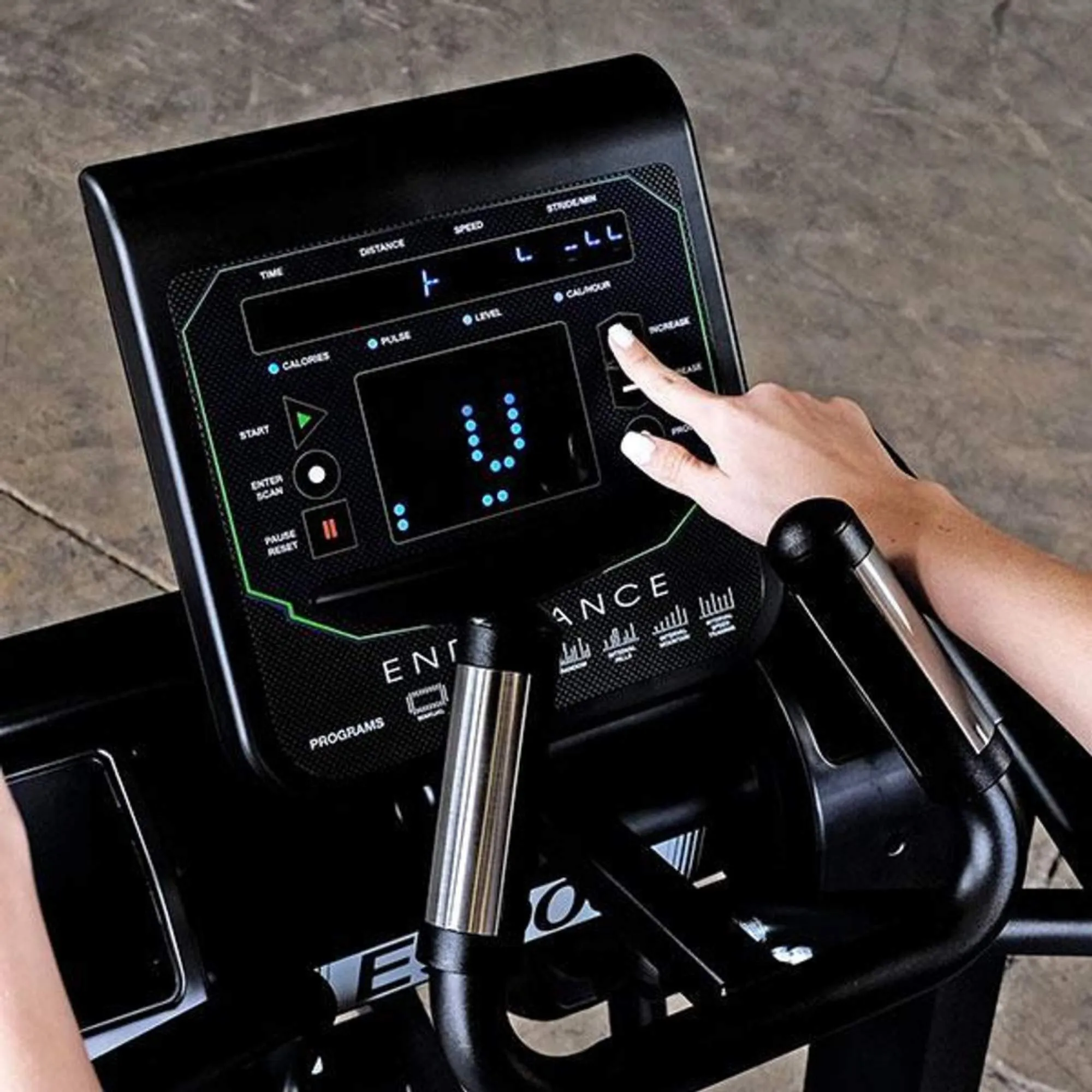 Body-Solid Endurance Premium Center Drive Elliptical E5000