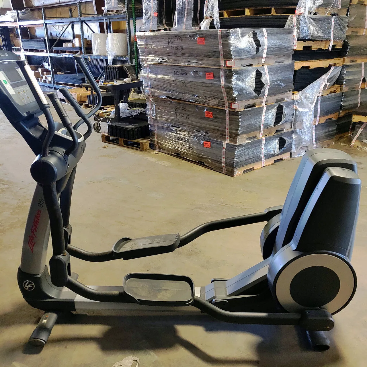 Life Fitness 95X Elliptical  (SKUP1835S)