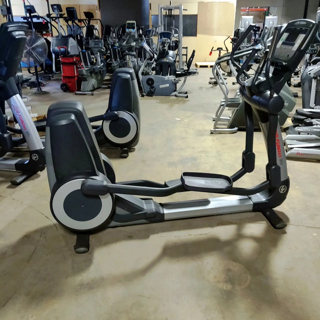 Life Fitness 95X Elliptical  (SKUP1846S)