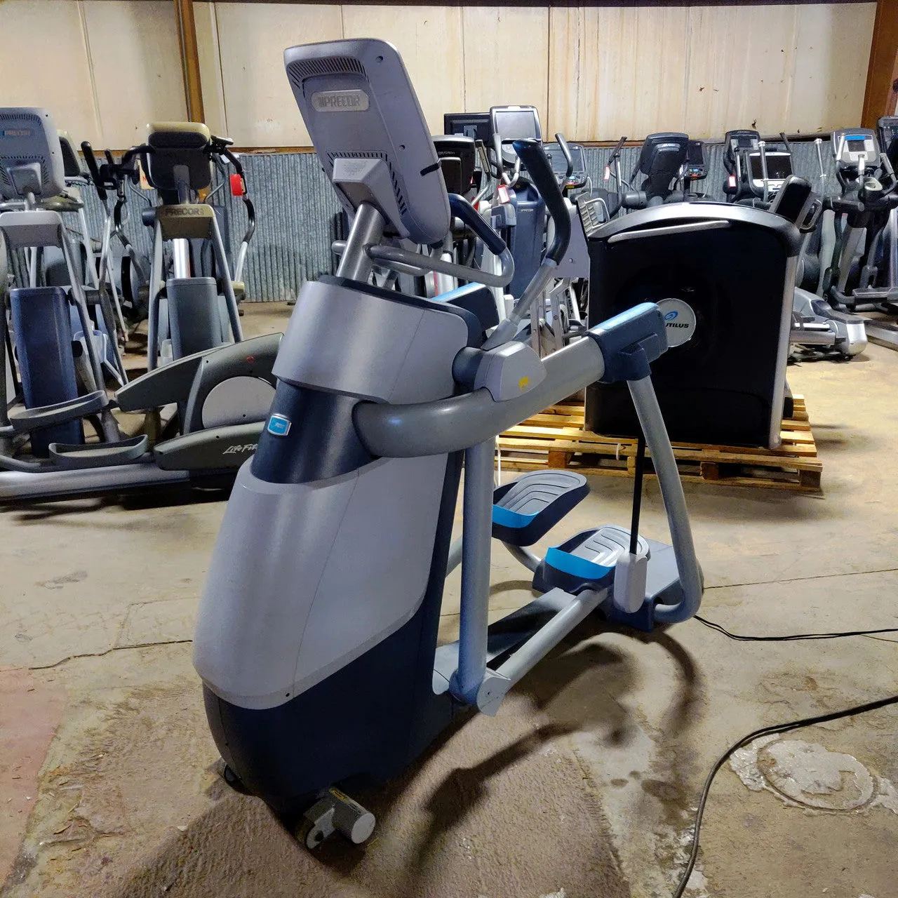 Precor AMT 885 with P80 Console Interactive Display