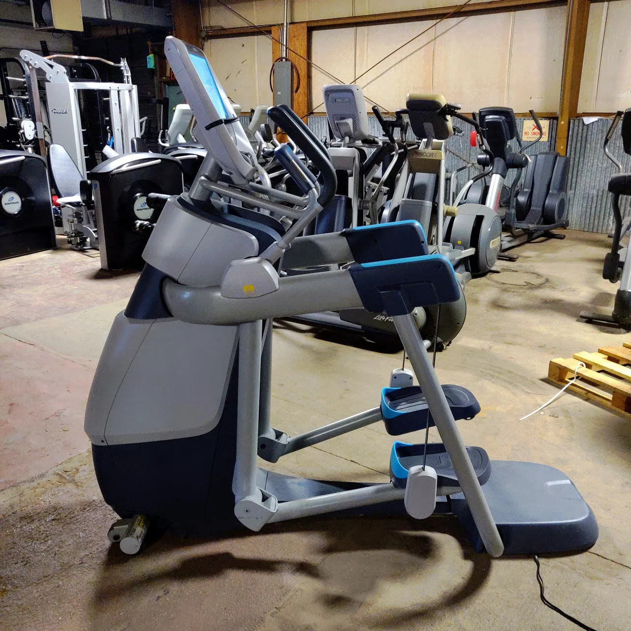 Precor AMT 885 with P80 Console Interactive Display